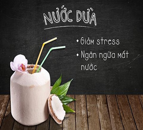 nước dừa giúp chống lão hóa da.
